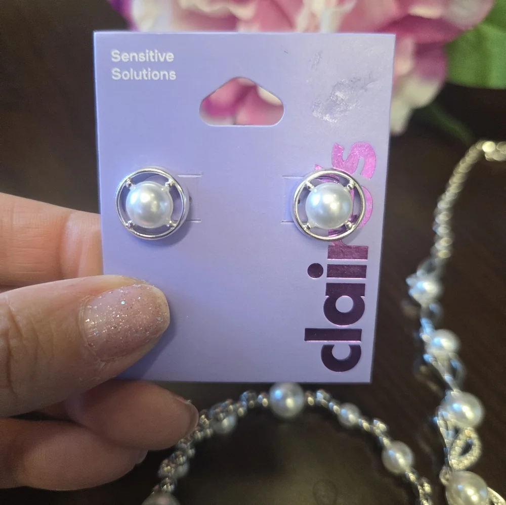 Silver and Pearl Jewelry Set - Picture 4 of 4